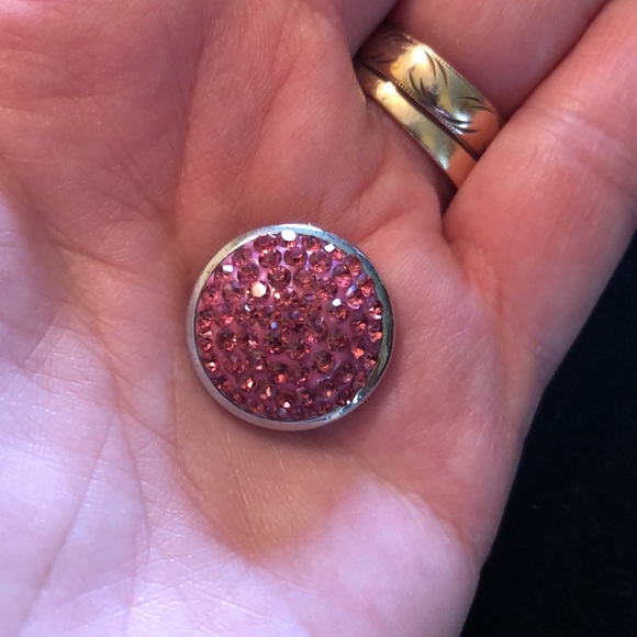 Pretty pink colored Snap button. Buy 3 get 1 free! - Picture 3 of 4